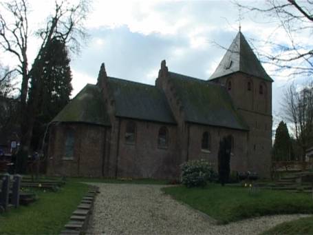 Gemeinde Berg en Dal NL : Ortschaft Beek, die kleinere Kirche steht auf dem Friedhof